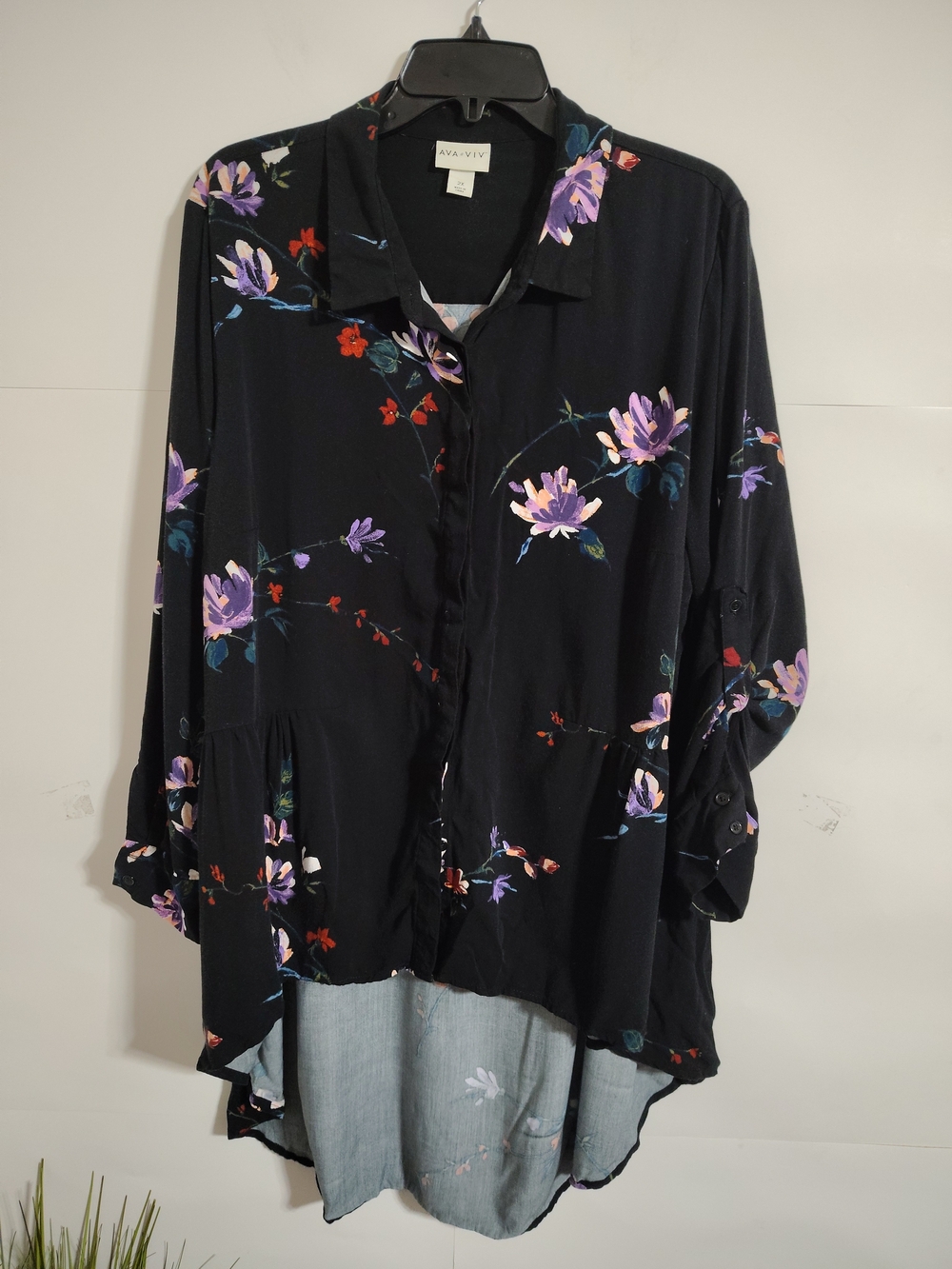AVA & VIV Black Floral Button-Front Tunic Top -M